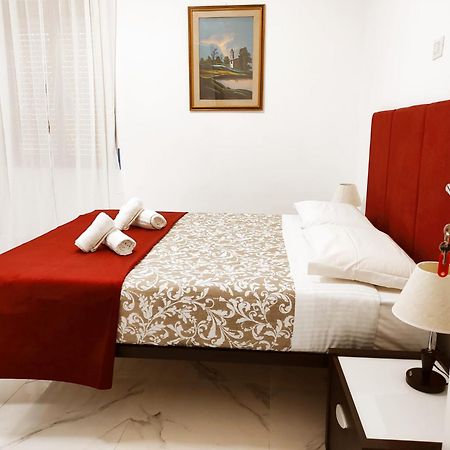 Stazione Telese 41 Bed & Breakfast Rome Bagian luar foto
