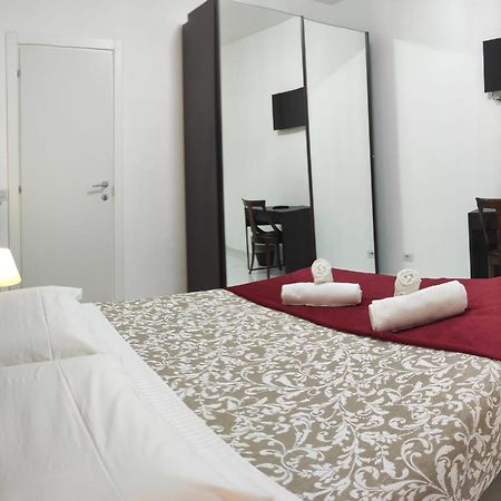 Stazione Telese 41 Bed & Breakfast Rome Bagian luar foto